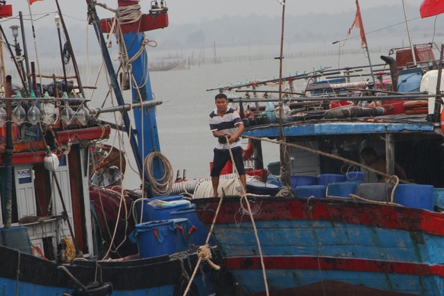 Phó Thủ tướng thị sát, kiểm tra công tác phòng chống ở vùng tâm bão - 11 Phó Thủ tướng thị sát, kiểm tra công tác phòng chống ở vùng tâm bão - 11