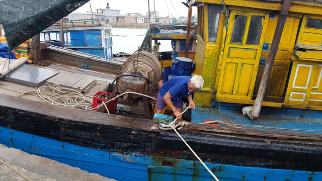 Phó Thủ tướng thị sát, kiểm tra công tác phòng chống ở vùng tâm bão - 6 Phó Thủ tướng thị sát, kiểm tra công tác phòng chống ở vùng tâm bão - 6
