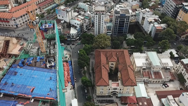 Bảo tàng Mỹ thuật bị nứt, lún.jpg Bảo tàng Mỹ thuật bị nứt, lún.jpg