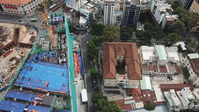 Bảo tàng Mỹ thuật bị nứt, lún.jpg Bảo tàng Mỹ thuật bị nứt, lún.jpg