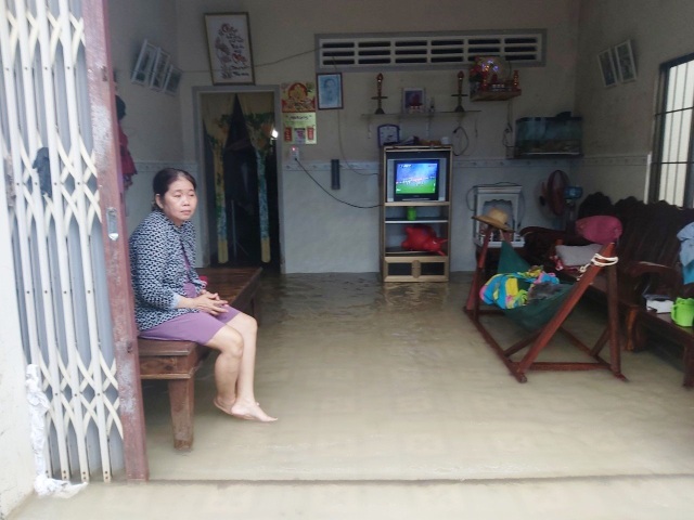 Mưa gió lớn, tàu ra vào Phú Quốc ngưng chạy, học sinh nghỉ học - 2 Mưa gió lớn, tàu ra vào Phú Quốc ngưng chạy, học sinh nghỉ học