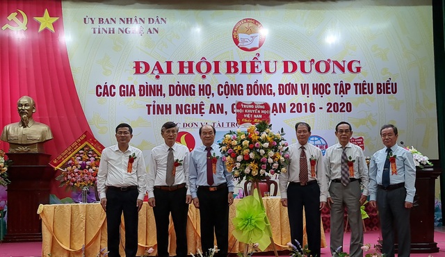 Nghệ An: 5 năm Hội Khuyến học huy động được trên 315 tỷ đồng - 3 Nghệ An: 5 năm Hội Khuyến học huy động được trên 315 tỷ đồng - 3