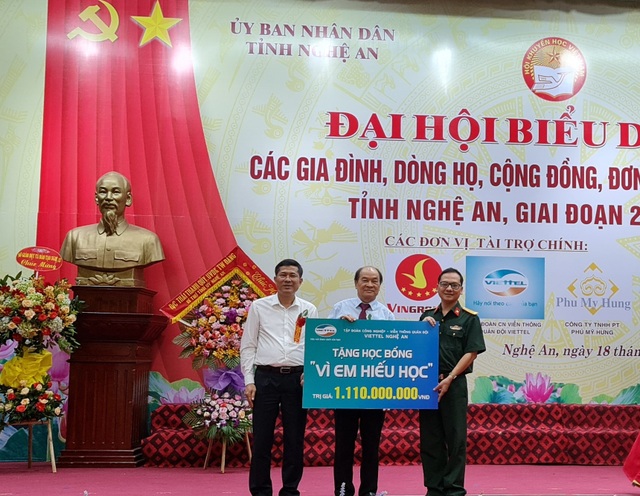 Nghệ An: 5 năm Hội Khuyến học huy động được trên 315 tỷ đồng - 4 Nghệ An: 5 năm Hội Khuyến học huy động được trên 315 tỷ đồng - 4