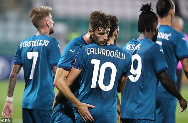 Ibrahimovic ghi bàn giúp AC Milan đi tiếp ở Europa League - 8 Ibrahimovic ghi bàn giúp AC Milan đi tiếp ở Europa League - 8