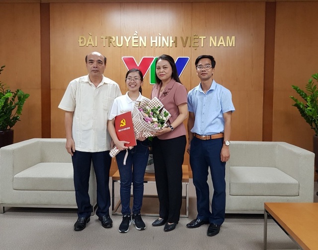 Secretary Ninh Binh congratulates student on Olympia final exam - 1