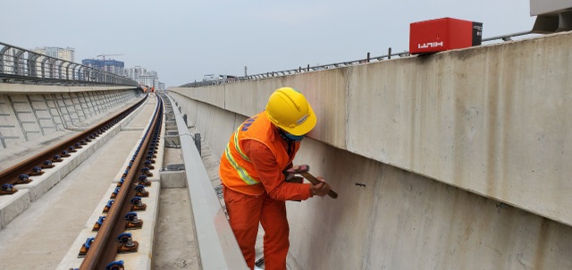 Lái tàu đường sắt đô thị lương 15 triệu đồng/tháng, vì sao khó tuyển? - 2 Lái tàu đường sắt đô thị lương 15 triệu đồng/tháng, vì sao khó tuyển? - 2