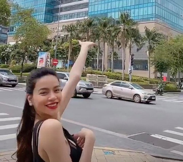Hồ Ngọc Hà vội xóa khi “lỡ tay” đăng ảnh bụng bầu vượt mặt - 1 Hồ Ngọc Hà vội xóa khi “lỡ tay” đăng ảnh bụng bầu vượt mặt - 1