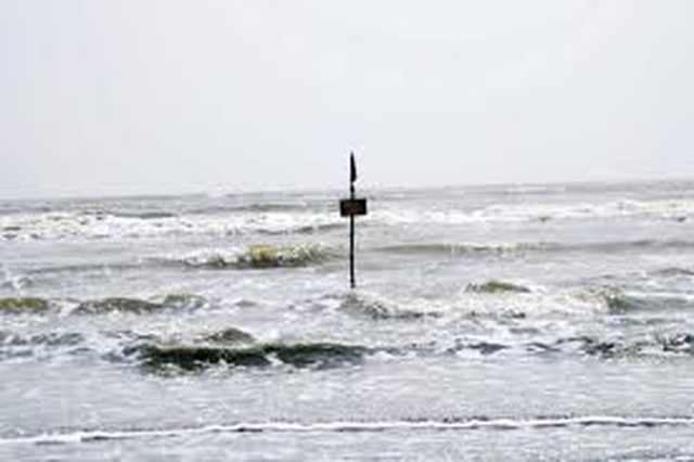 Phát hiện thi thể ngư dân trôi dạt trên biển - 1 Phát hiện thi thể ngư dân trôi dạt trên biển - 1