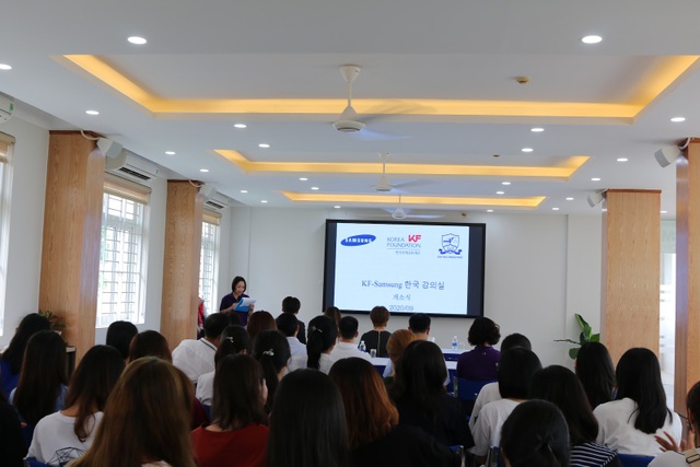 ĐH Ngoại ngữ - ĐHQGHN khánh thành phòng học do đối tác Hàn Quốc tài trợ - 1 ĐH Ngoại ngữ - ĐHQGHN khánh thành phòng học do đối tác Hàn Quốc tài trợ - 1