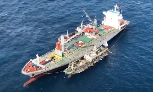 Đội tàu Trung Quốc “tận diệt” hàng nghìn tấn hải sản ngoài khơi Ecuador - 1