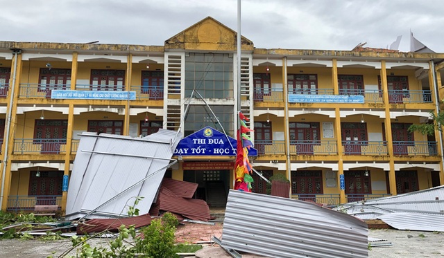 Thua Thien Hue struggled to overcome the damage caused by Typhoon No. 5-3