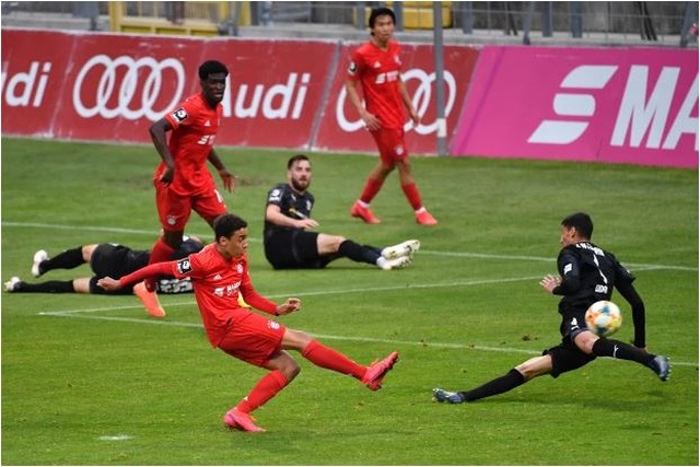 Thần đồng 17 tuổi vừa lập kỷ lục ở Bayern Munich là ai? - 1 Thần đồng 17 tuổi vừa lập kỷ lục ở Bayern Munich là ai? - 1