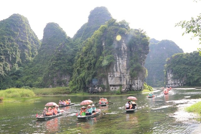 Di sản Tràng An “trong xanh mát lành” giữa trời thu làm say lòng du khách - 6 Di sản Tràng An “trong xanh mát lành” giữa trời thu làm say lòng du khách - 6