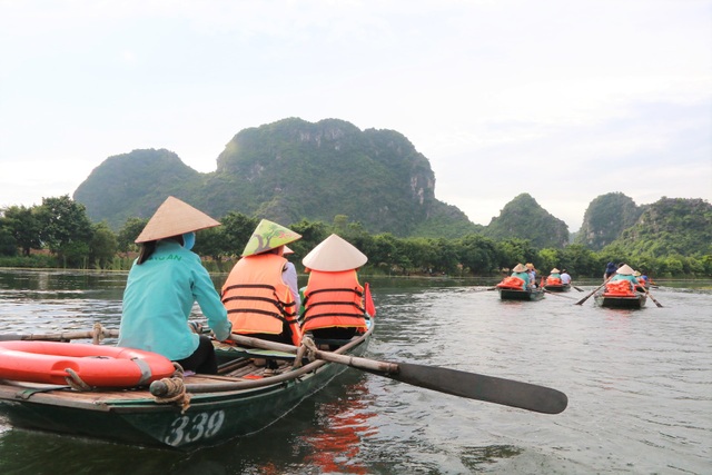 Di sản Tràng An “trong xanh mát lành” giữa trời thu làm say lòng du khách - 10 Di sản Tràng An “trong xanh mát lành” giữa trời thu làm say lòng du khách - 10