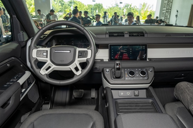 Land Rover Defender giá từ 3,85 tỷ - SUV cho đại gia Việt thích khám phá - 11 Land Rover Defender giá từ 3,85 tỷ - SUV cho đại gia Việt thích khám phá - 11