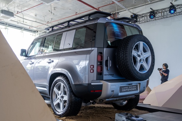 Land Rover Defender giá từ 3,85 tỷ - SUV cho đại gia Việt thích khám phá - 7 Land Rover Defender giá từ 3,85 tỷ - SUV cho đại gia Việt thích khám phá - 7