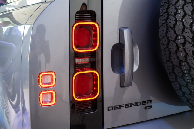 Land Rover Defender giá từ 3,85 tỷ - SUV cho đại gia Việt thích khám phá - 9 Land Rover Defender giá từ 3,85 tỷ - SUV cho đại gia Việt thích khám phá - 9