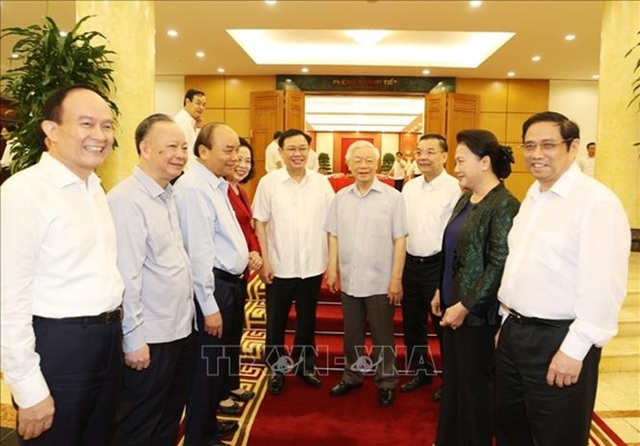 Bộ Chính trị xem xét phương án nhân sự Đại hội của Hà Nội và 19 Đảng bộ - 1
