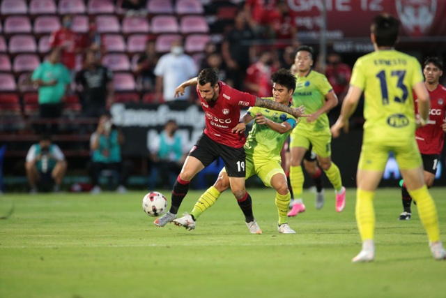 Đặng Văn Lâm được cổ động viên Muangthong United khen ngợi - 5 Đặng Văn Lâm được cổ động viên Muangthong United khen ngợi - 5