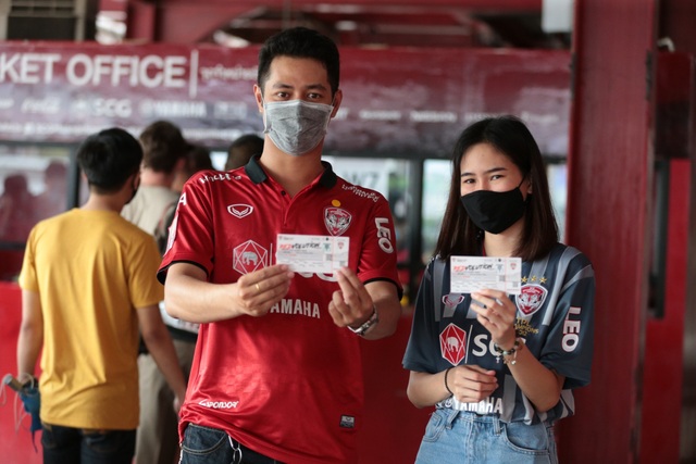 Đặng Văn Lâm được cổ động viên Muangthong United khen ngợi - 9 Đặng Văn Lâm được cổ động viên Muangthong United khen ngợi - 9
