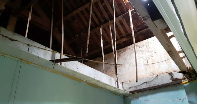 Nhiều phòng học sắp sập, giáo viên và học sinh lo ngay ngáy - 10 Nhiều phòng học sắp sập, giáo viên và học sinh lo ngay ngáy - 10