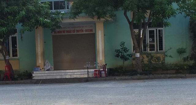 Nam sinh tập boxing treo cổ tự tử trong nhà thi đấu - 1 Nam sinh tập boxing treo cổ tự tử trong nhà thi đấu - 1