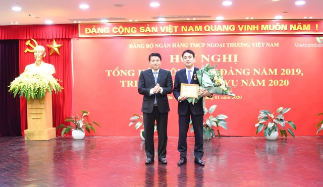 Tinh gọn bộ máy, nâng cao hiệu quả hoạt động xứng đáng là ngân hàng số 1 Việt Nam - 1 Tinh gọn bộ máy, nâng cao hiệu quả hoạt động xứng đáng là ngân hàng số 1 Việt Nam - 1