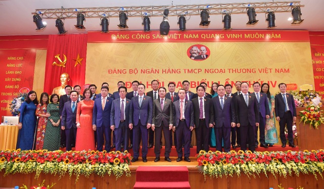 Tinh gọn bộ máy, nâng cao hiệu quả hoạt động xứng đáng là ngân hàng số 1 Việt Nam - 2 Tinh gọn bộ máy, nâng cao hiệu quả hoạt động xứng đáng là ngân hàng số 1 Việt Nam - 2