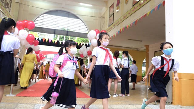 Bé lớp 1 ở Đà Nẵng ngày đầu đến trường trong năm học lịch sử - 5