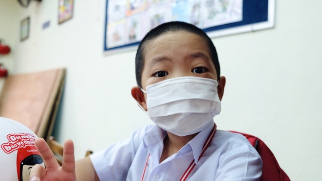 Bé lớp 1 ở Đà Nẵng ngày đầu đến trường trong năm học lịch sử - 7 Bé lớp 1 ở Đà Nẵng ngày đầu đến trường trong năm học lịch sử - 7