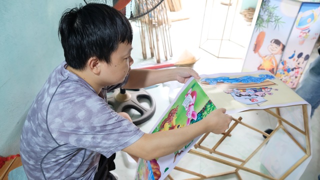 Làng nghề làm đèn lồng đìu hiu trước Tết Trung thu - 2 Làng nghề làm đèn lồng đìu hiu trước Tết Trung thu - 2