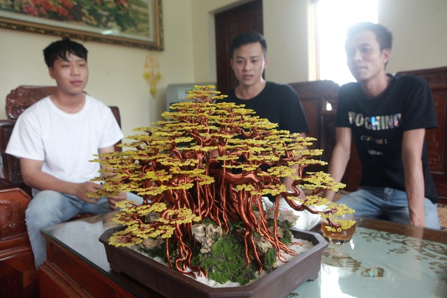 Chiêm ngưỡng “siêu cây” làm từ dây đồng, gắn hạt cườm, lớn nhất Việt Nam - 9 Chiêm ngưỡng “siêu cây” làm từ dây đồng, gắn hạt cườm, lớn nhất Việt Nam - 9