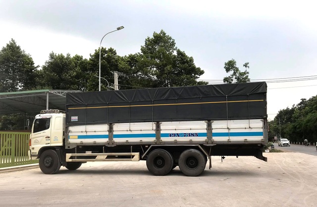 Xe tải tông xe máy, 3 người trong một gia đình thương vong - 2 Xe tải tông xe máy, 3 người trong một gia đình thương vong - 2