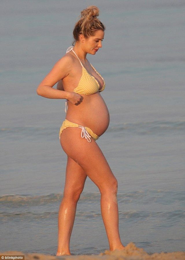 Kiều nữ gợi cảm Helen Flanagan mang thai lần ba - 7 Kiều nữ gợi cảm Helen Flanagan mang thai lần ba - 7