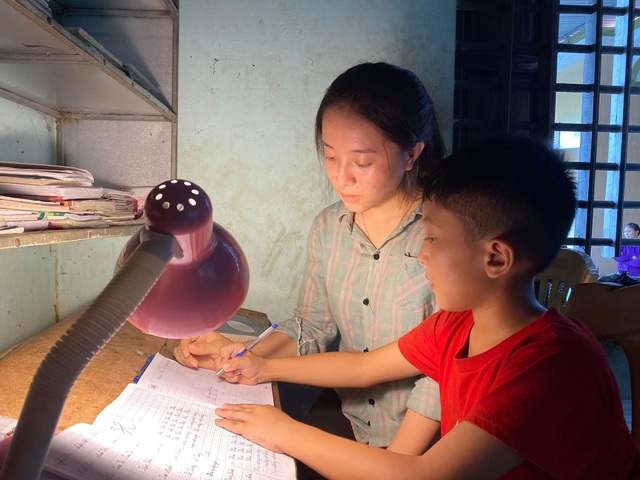 Nữ sinh nghèo dân tộc Thổ và nỗi buồn gác lại giấc mơ giảng đường đại học - 7 Nữ sinh nghèo dân tộc Thổ và nỗi buồn gác lại giấc mơ giảng đường đại học - 7