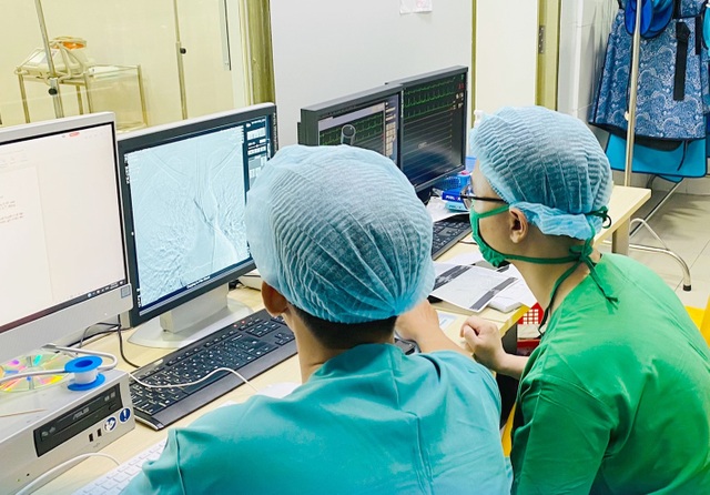 Đang nằm viện, chàng trai 24 tuổi bỗng ho ra cả chậu máu - 2 Đang nằm viện, chàng trai 24 tuổi bỗng ho ra cả chậu máu - 2