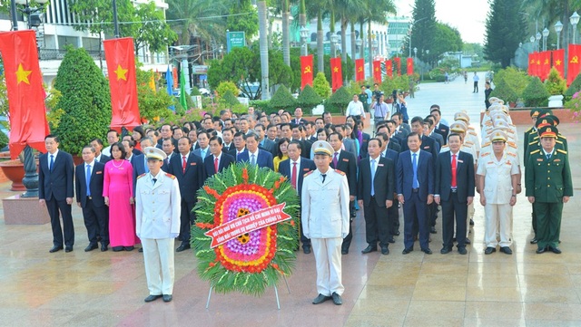 Xây dựng và phát triển Cần Thơ xứng đáng với niềm tin của Bác Hồ - 3 Xây dựng và phát triển Cần Thơ xứng đáng với niềm tin của Bác Hồ - 3