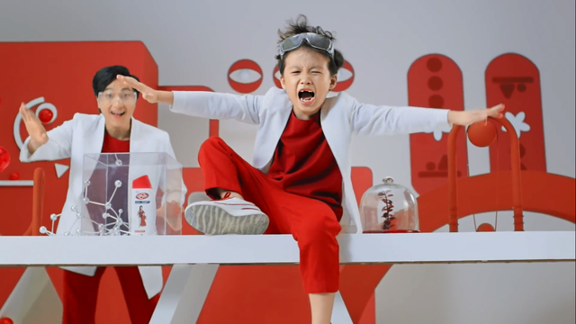 Bất ngờ rapper nhí Piggy xin bố mẹ cho đi học - 2 Bất ngờ rapper nhí Piggy xin bố mẹ cho đi học - 2