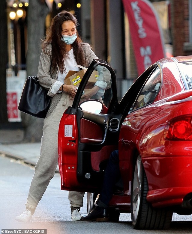 Katie Holmes rạng ngời bên bạn trai trẻ - 6 Katie Holmes rạng ngời bên bạn trai trẻ - 6