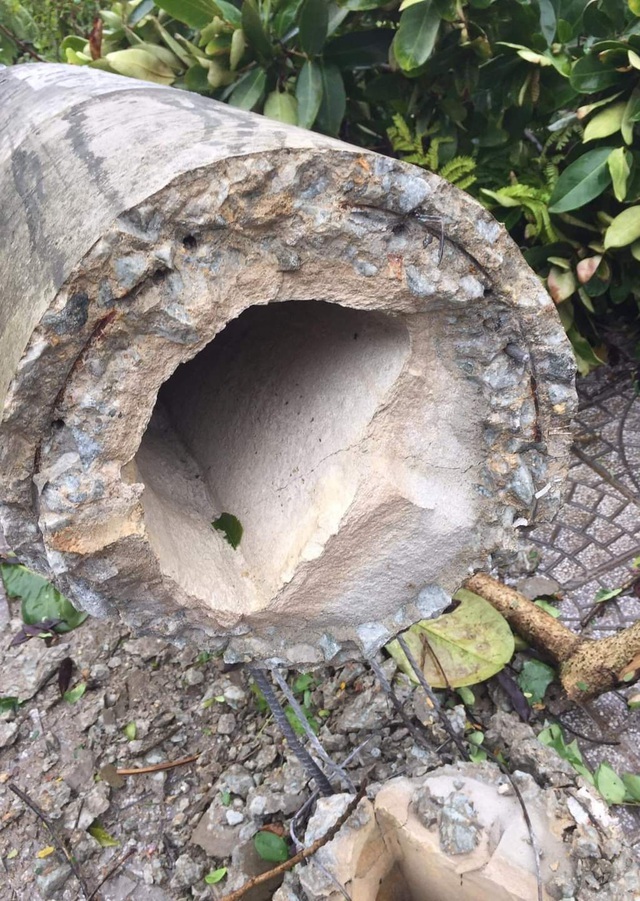 Vụ hàng trăm cột điện bị đổ gãy, Tổng công ty Điện lực miền Trung nói gì? - 1 Vụ hàng trăm cột điện bị đổ gãy, Tổng công ty Điện lực miền Trung nói gì? - 1