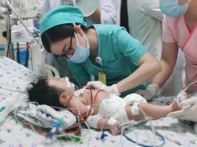Bé sơ sinh ngộ độc nặng vì trong thai kỳ, mẹ ăn quá nhiều củ dền - 2 Bé sơ sinh ngộ độc nặng vì trong thai kỳ, mẹ ăn quá nhiều củ dền - 2