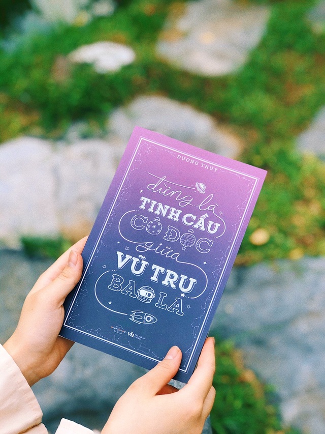 “Đừng là tinh cầu cô độc giữa vũ trụ bao la” - 1 “Đừng là tinh cầu cô độc giữa vũ trụ bao la” - 1