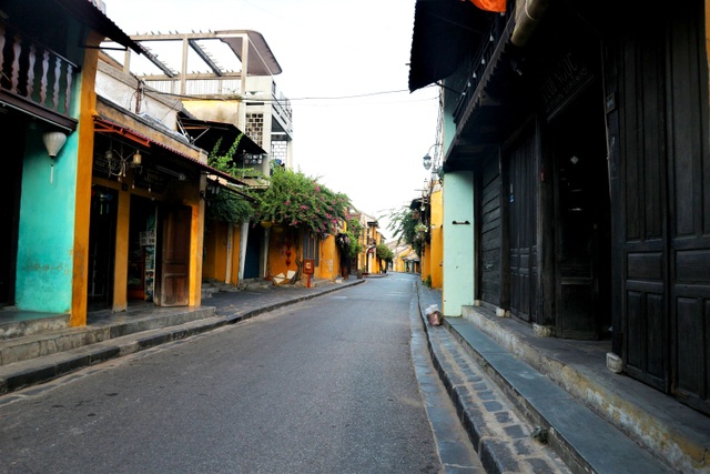 Du khách đổ về Hội An “xúng xính” check-in, dạo phố - 13 Du khách đổ về Hội An “xúng xính” check-in, dạo phố - 13