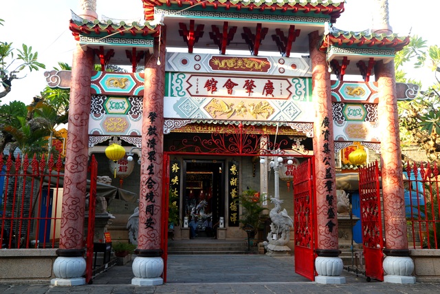 Du khách đổ về Hội An “xúng xính” check-in, dạo phố - 5 Du khách đổ về Hội An “xúng xính” check-in, dạo phố - 5