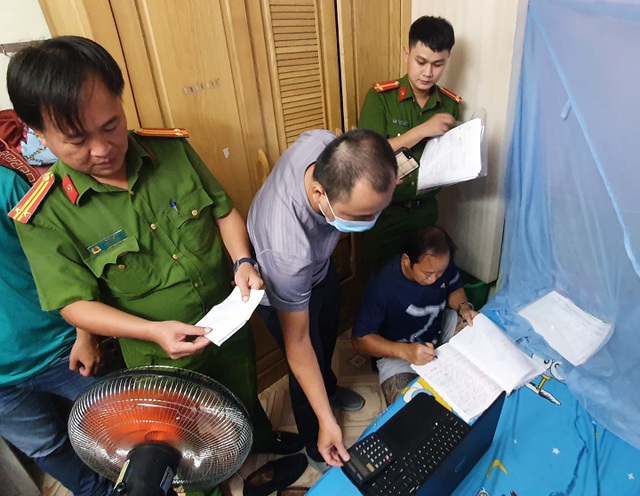 Vụ phá đường dây đánh bạc 3.000 tỷ đồng: Thu nhiều súng, kiếm... - 2 Vụ phá đường dây đánh bạc 3.000 tỷ đồng: Thu nhiều súng, kiếm... - 2