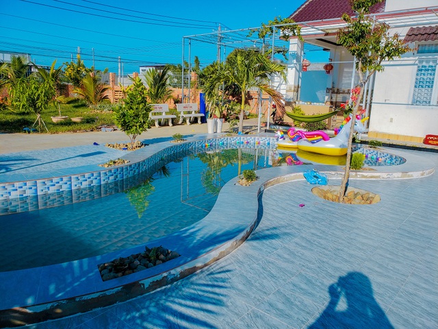 Chỉ với 450 triệu đồng, ông bố ở Ninh Thuận làm nhà có bể bơi tặng con gái - 7 Chỉ với 450 triệu đồng, ông bố ở Ninh Thuận làm nhà có bể bơi tặng con gái - 7