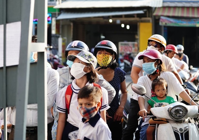 Ho Chi Minh City: Don't let parents bother about income - 1