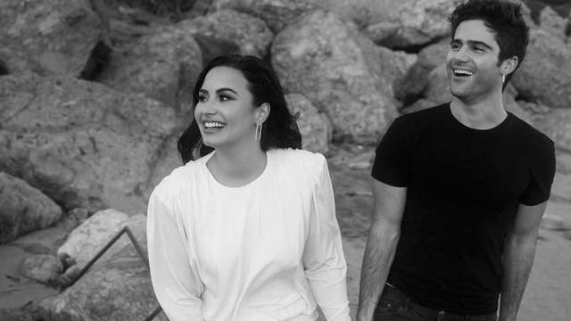 Demi Lovato và bạn trai chia tay sau 2 tháng đính hôn - 2 Demi Lovato và bạn trai chia tay sau 2 tháng đính hôn - 2