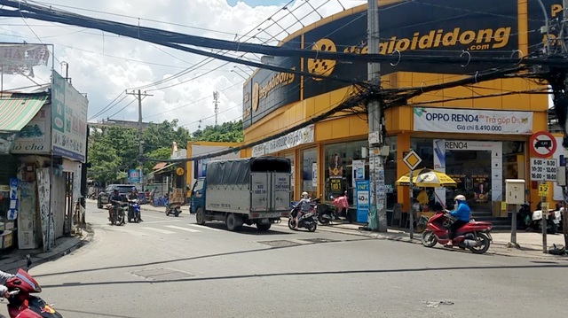 Người đàn ông 64 tuổi bị nhóm thanh niên đuổi đánh hơn 1km trên đường - 2 Người đàn ông 64 tuổi bị nhóm thanh niên đuổi đánh hơn 1km trên đường - 2