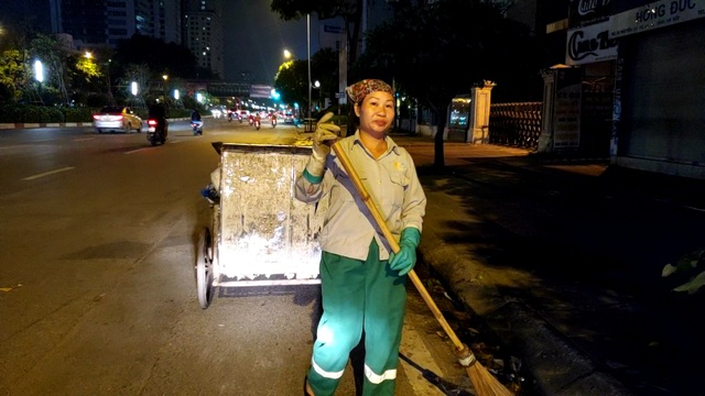 Hà Nội: Công nhân vệ sinh với nỗi lo chuyển mùa - 2 Hà Nội: Công nhân vệ sinh với nỗi lo chuyển mùa - 2
